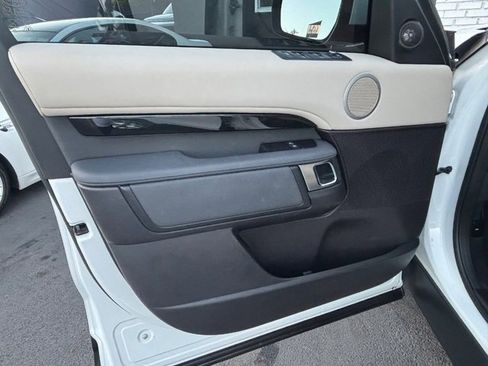 Used 2017 Land Rover Discovery SE image 37