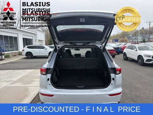 Used 2023 Mitsubishi Outlander 4WD Plug-In Hybrid image 7