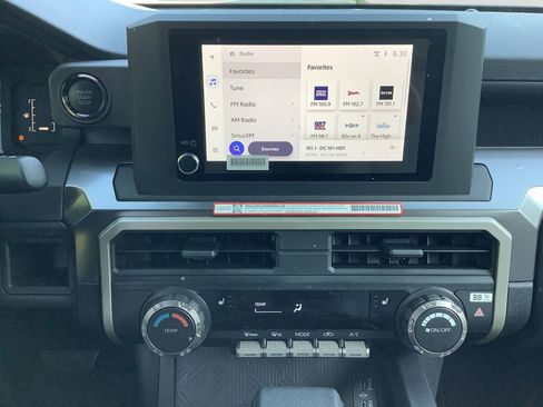 Used 2025 Toyota Tacoma SR5 AWD/4WD image 17