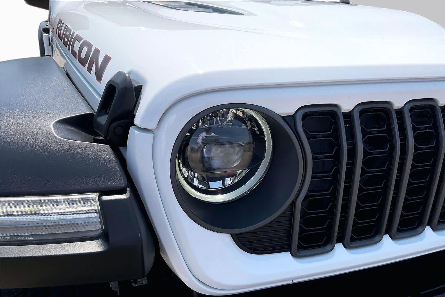 Used 2024 Jeep Wrangler Unlimited Rubicon AWD/4WD image 26