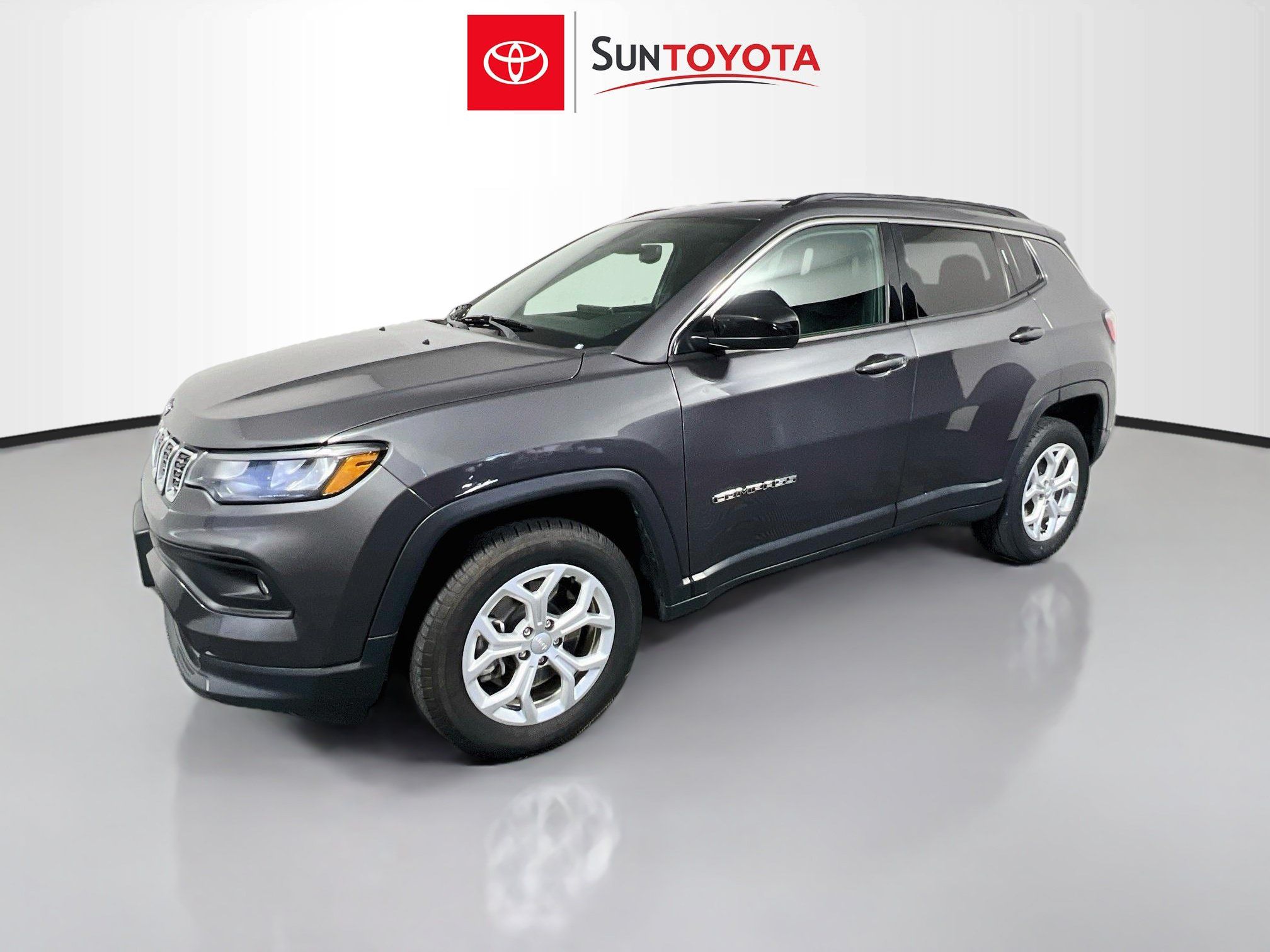 Used 2024 Jeep Compass Latitude AWD/4WD image 9