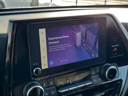 Certified 2023 Toyota Highlander L image 26