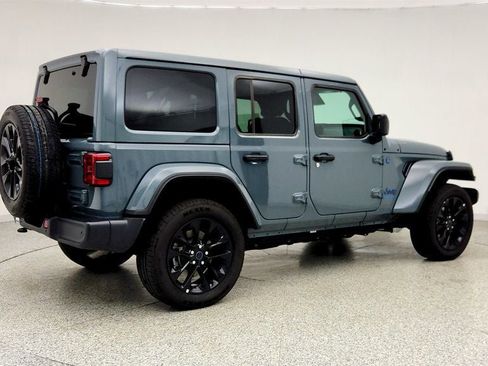 Used 2025 Jeep Wrangler Unlimited Sahara w/ Safety Group image 5