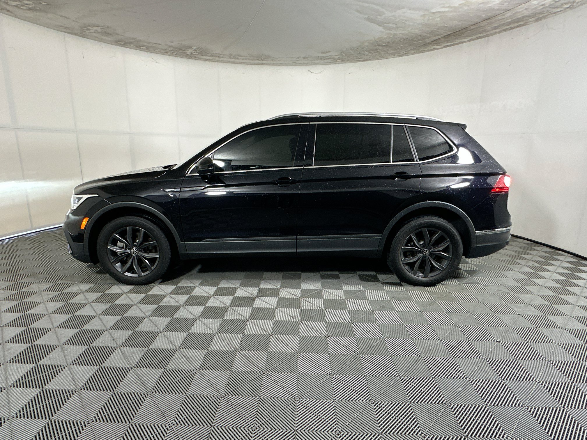 Used 2023 Volkswagen Tiguan SE FWD image 6