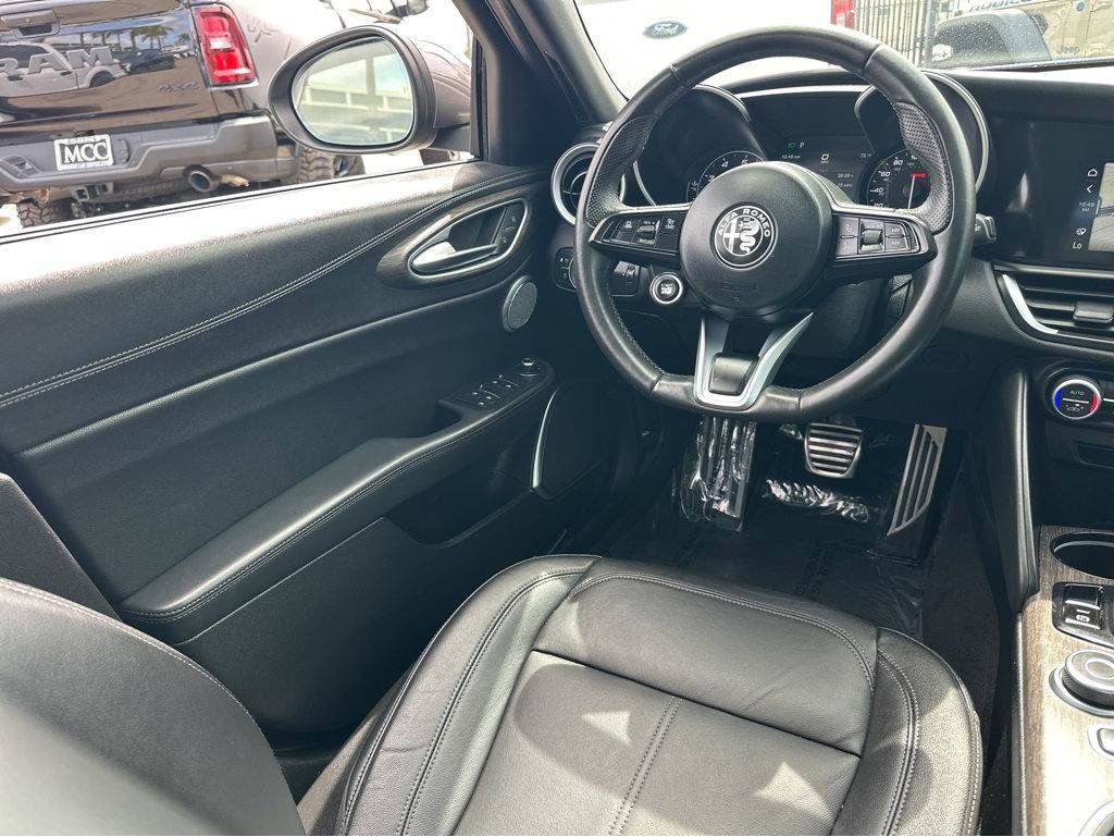 Used 2022 Alfa Romeo Giulia Ti AWD/4WD image 19