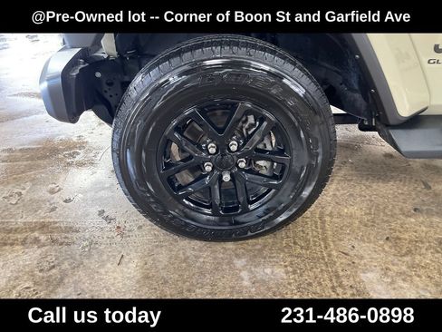 Used 2022 Jeep Gladiator Sport AWD/4WD image 11