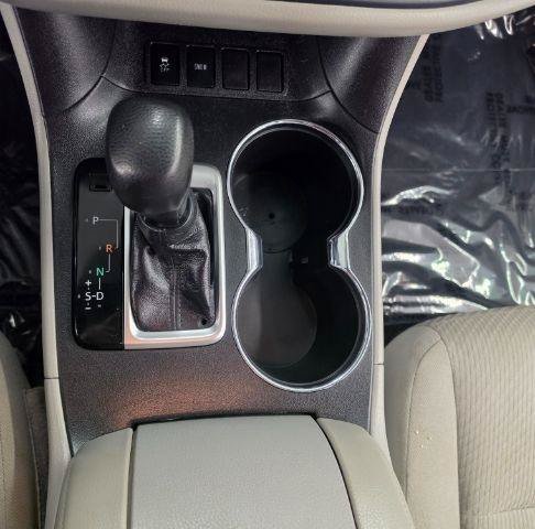 Used 2018 Toyota Highlander LE w/ Carpet Mat Package (TMS) FWD image 21
