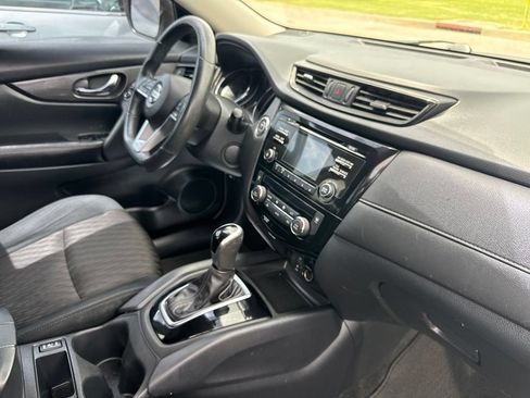 Used 2017 Nissan Rogue SV AWD/4WD image 23