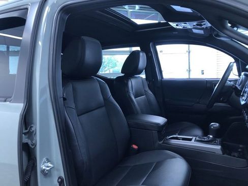 Certified 2023 Toyota Tacoma TRD Off-Road w/ TRD Premium Off Road Package AWD/4WD image 16