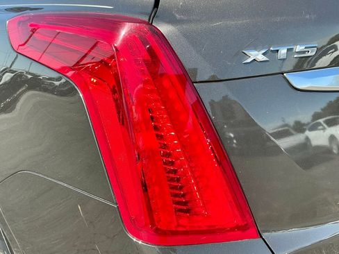 Used 2019 Cadillac XT5 Luxury FWD image 14