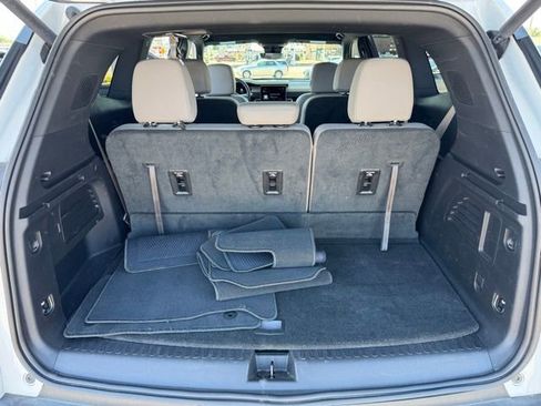 Used 2026 GMC Acadia Elevation w/ Elevation Premium Package FWD image 24