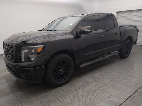 Used 2018 Nissan Titan SV w/ SV Convenience Package image 2