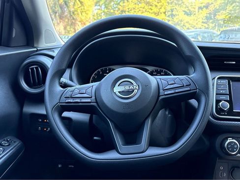New 2025 Nissan Kicks Play S FWD image 13