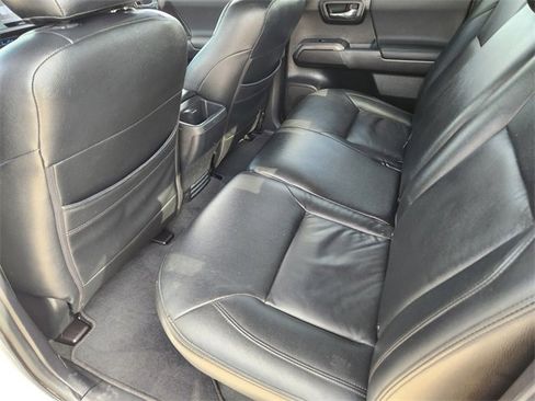 Used 2021 Toyota Tacoma TRD Off-Road image 29