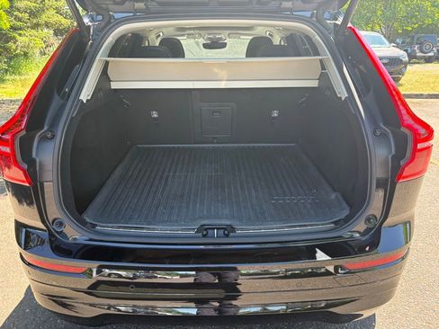 Used 2023 Volvo XC60 B5 Core FWD image 21