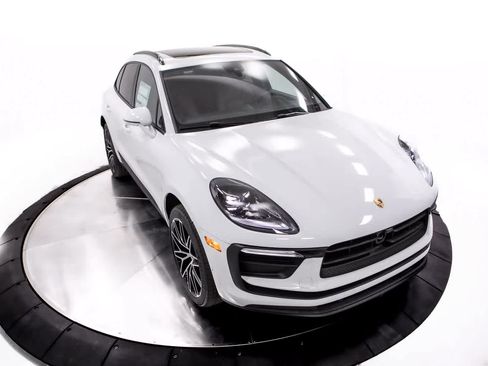 Certified 2025 Porsche Macan image 22