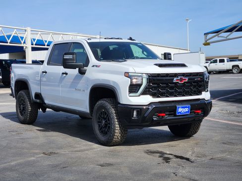 New 2026 Chevrolet Silverado 2500 ZR2 image 2