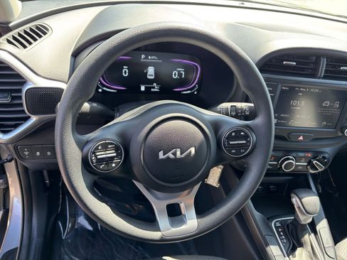 Used 2025 Kia Soul LX w/ LX Technology Package FWD image 25