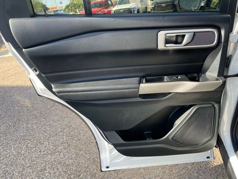 Used 2024 Ford Explorer XLT image 15