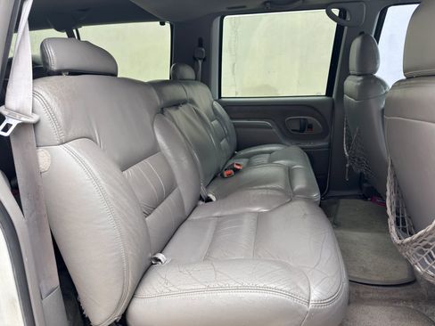 Used 1999 Chevrolet Suburban 4WD w/ Preferred Equipment Group 3 image 16
