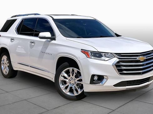 Used 2021 Chevrolet Traverse High Country FWD image 2
