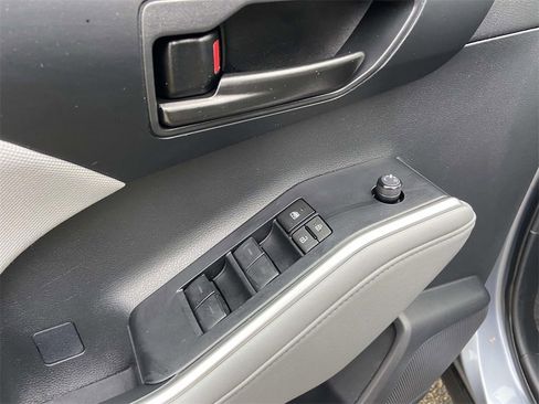 Used 2023 Toyota Highlander LE image 14