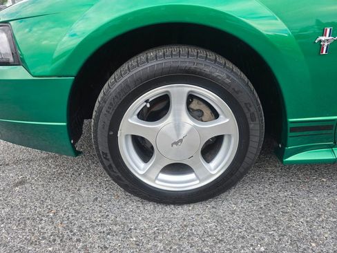 Used 2001 Ford Mustang Premium RWD image 15