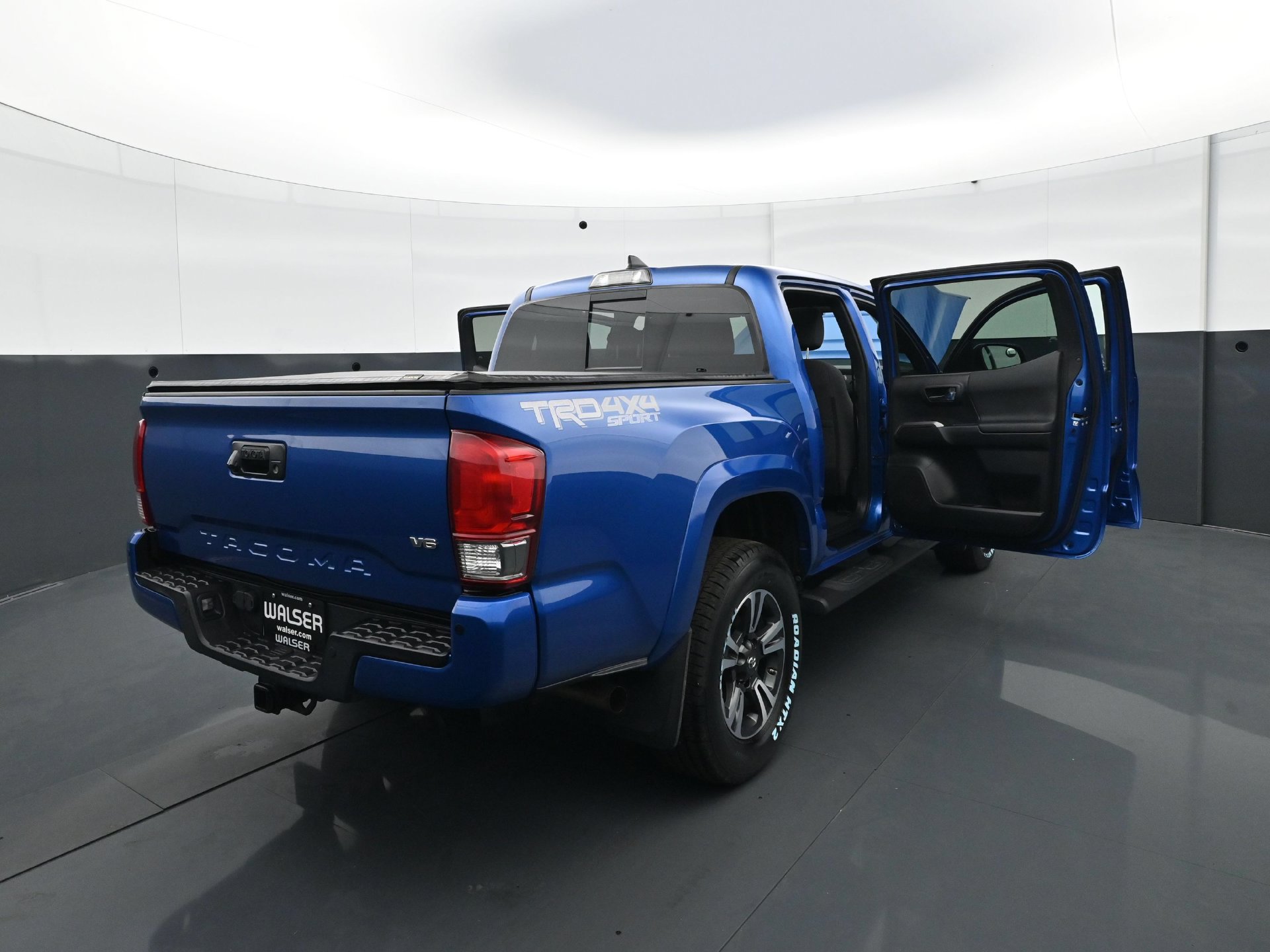 Used 2017 Toyota Tacoma TRD Sport w/ Premium & Technology Package AWD/4WD image 31