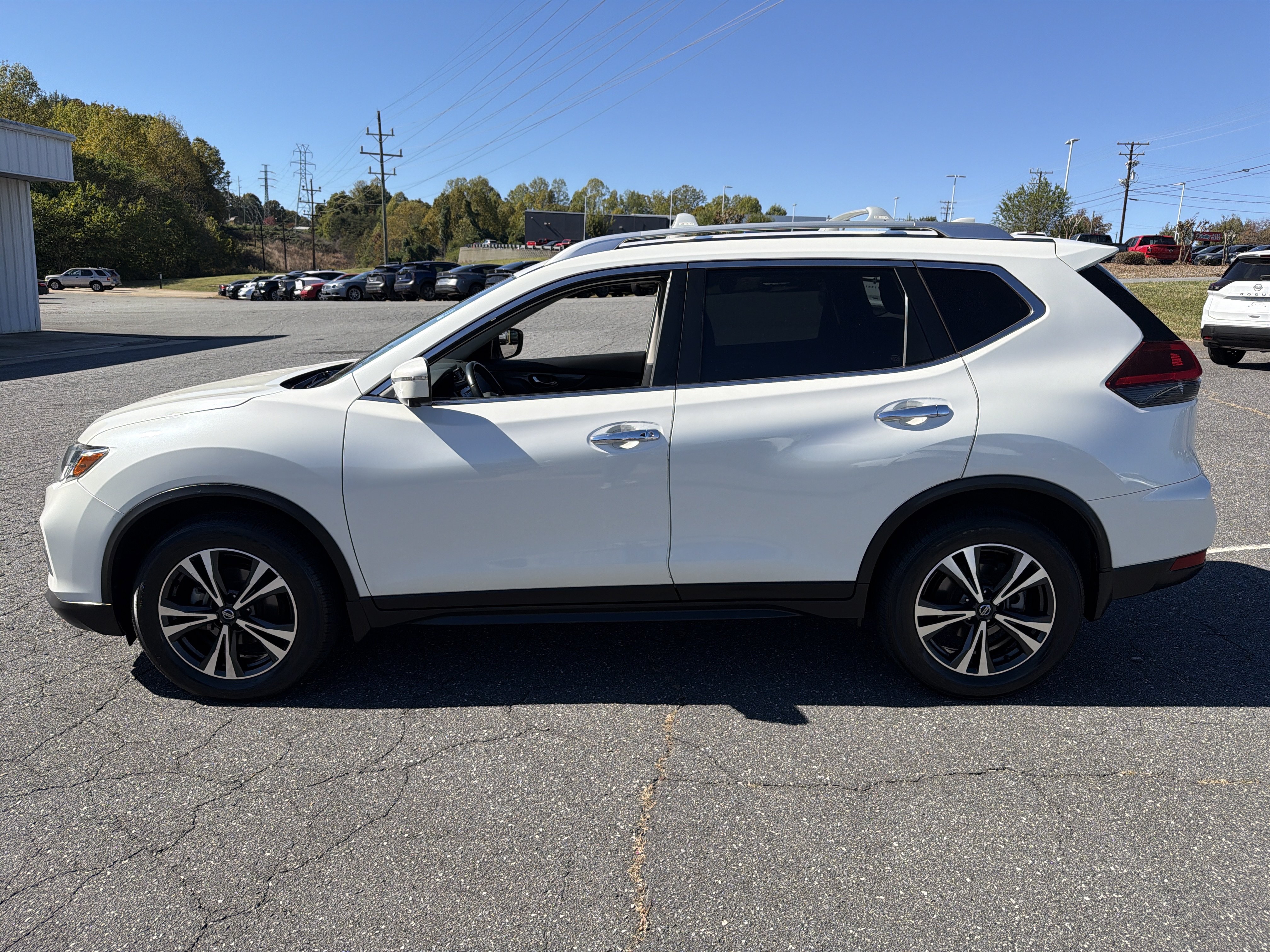 Used 2019 Nissan Rogue SV w/ Premium Package AWD/4WD image 8
