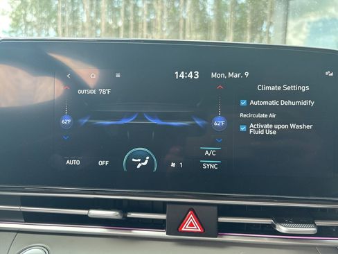 Used 2024 Hyundai Elantra SEL image 36