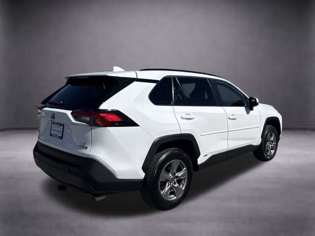 Used 2023 Toyota RAV4 LE AWD/4WD image 4