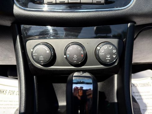 Used 2012 Chrysler 200 S FWD image 15