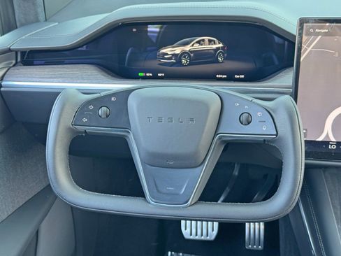 Used 2022 Tesla Model X image 18