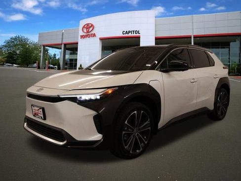 Used 2024 Toyota bZ4X Limited image 6