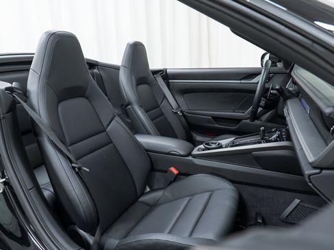 Certified 2021 Porsche 911 Carrera image 24