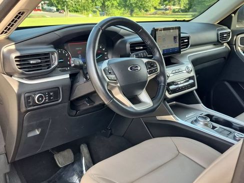 Used 2023 Ford Explorer XLT w/ Equipment Group 202A AWD/4WD image 20