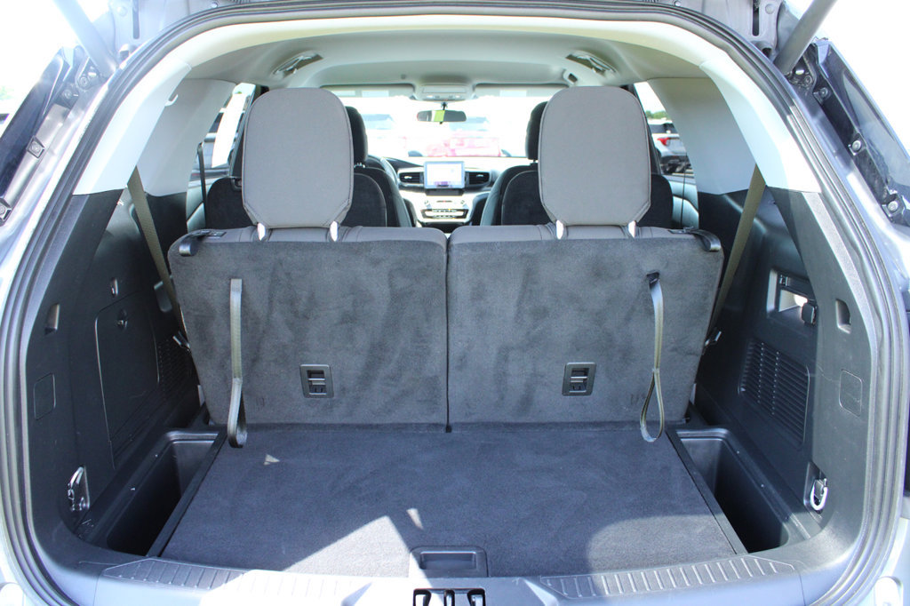 Used 2024 Ford Explorer XLT AWD/4WD image 12
