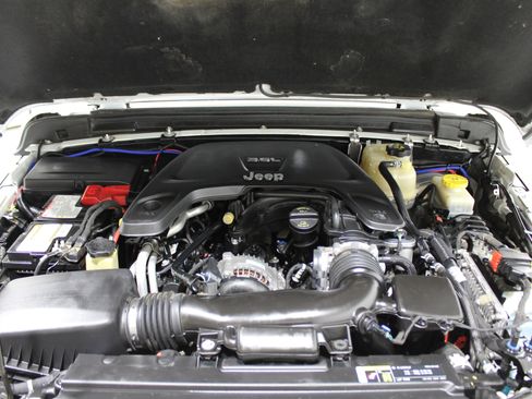 Used 2018 Jeep Wrangler Unlimited Sport image 34