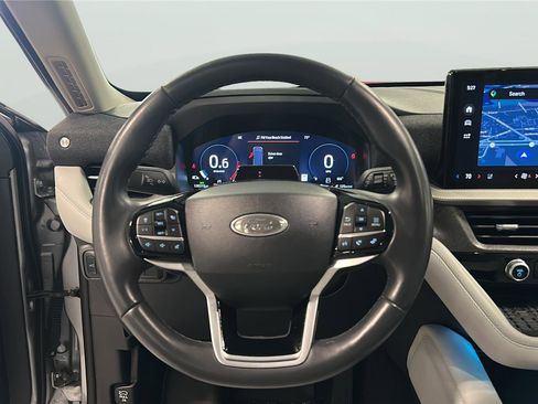 Used 2025 Ford Explorer Platinum w/ Ultimate Package image 12