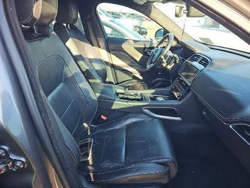 Used 2019 Jaguar F-PACE R-Sport image 7