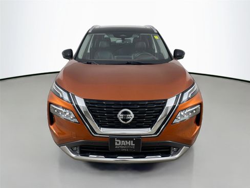 Used 2021 Nissan Rogue Platinum image 3