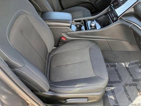 Used 2023 Jeep Grand Cherokee L Laredo image 21