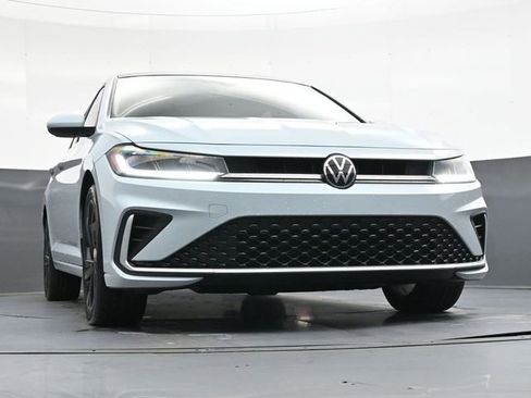 Used 2025 Volkswagen Jetta SE image 37