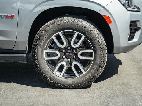 Used 2024 GMC Yukon AT4 w/ AT4 Premium Package AWD/4WD image 10