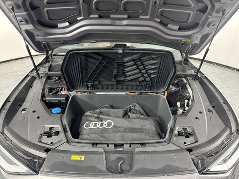 Used 2023 Audi e-tron Premium Plus w/ Premium Plus Package AWD/4WD image 32