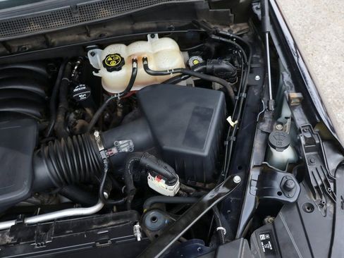 Used 2022 Chevrolet Suburban Z71 w/ Luxury Package image 13