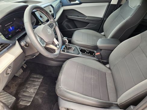 Used 2024 Volkswagen Taos SE image 12