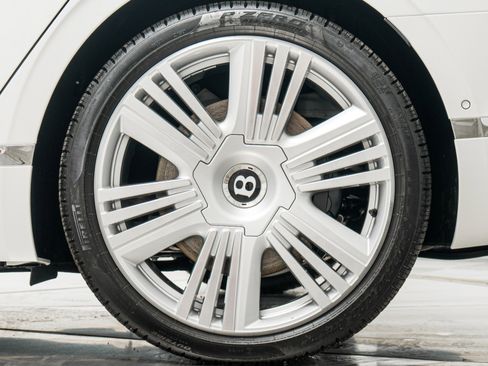 Used 2026 Bentley Flying Spur Plug-In Hybrid image 11