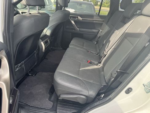 Used 2020 Lexus GX 460 Premium w/ Premium Package AWD/4WD image 33