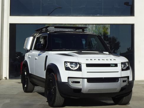 Used 2023 Land Rover Defender 110 S image 9